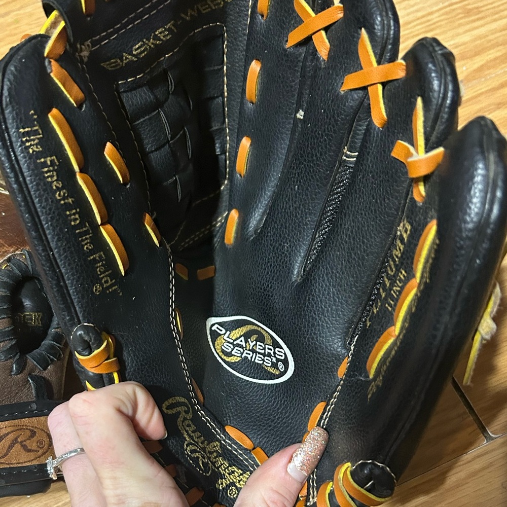 Rawlings youth players series black leather left hand glove - Picture 2 of 2